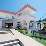 Stratos Deluxe Apartament *