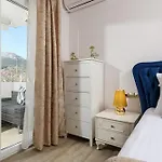 Stratos Deluxe Apartament *