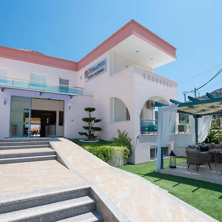 Stratos Deluxe Apartman *
