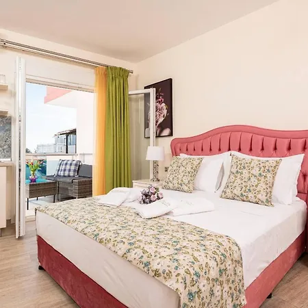 Stratos Deluxe Apartman *