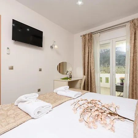 Stratos Deluxe Apartmán *