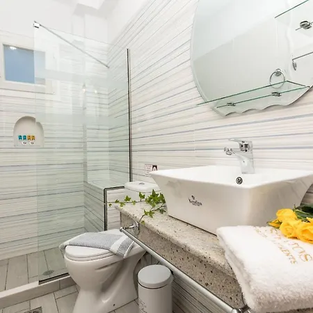 Stratos Deluxe Apartman *