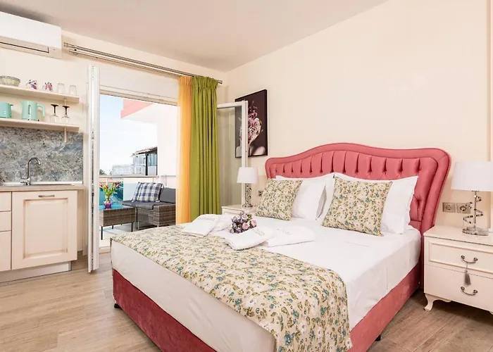 Stratos Deluxe Apartament *